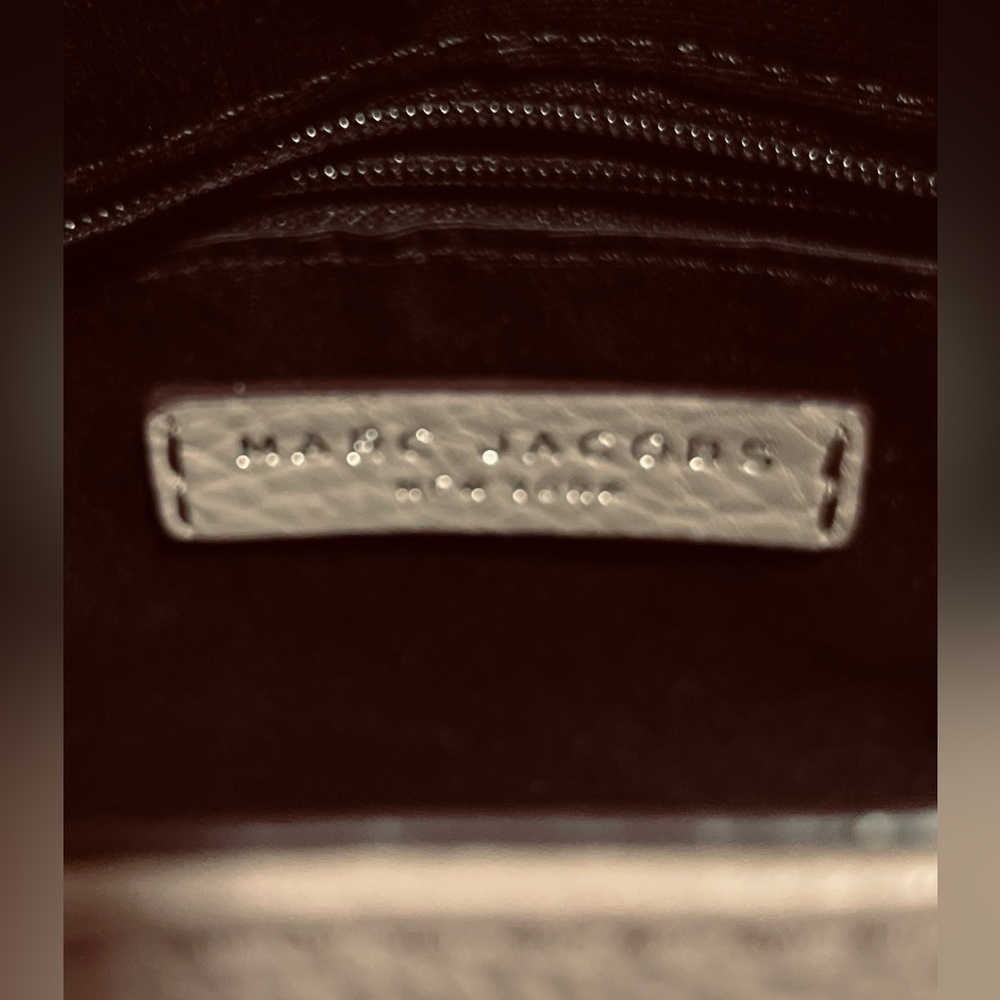 Marc Jacobs Textured Leather Accessory - Picture 9 of 10